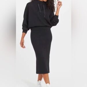 SPANX AirEssentials Midi Skirt